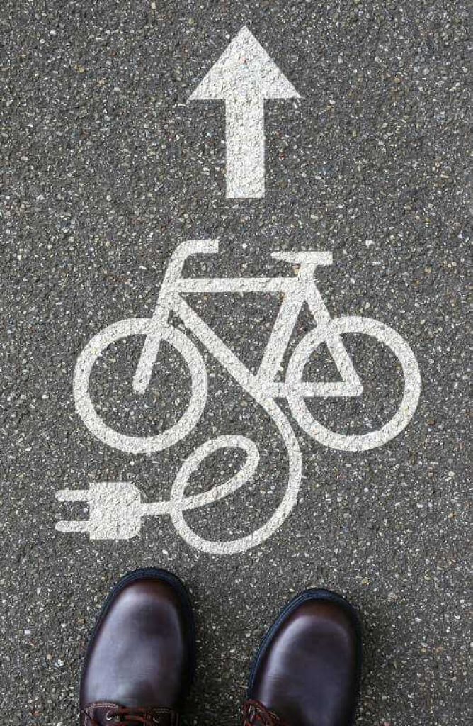 Sigle vélo électrique sur la route