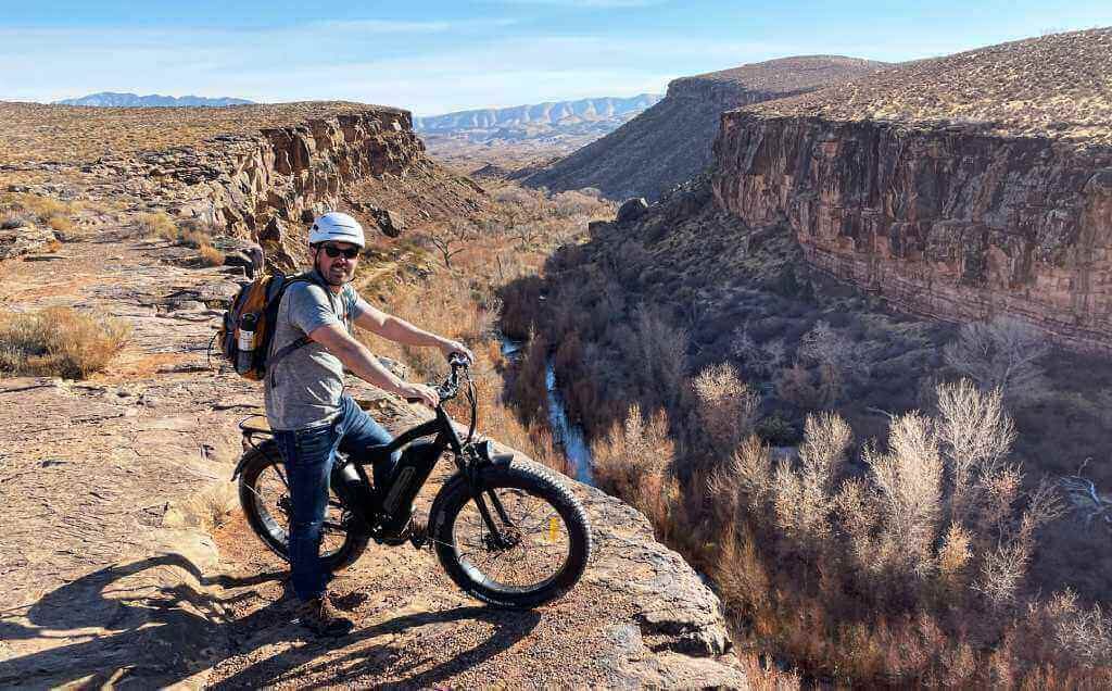 Un vélo électrique tout-terrain