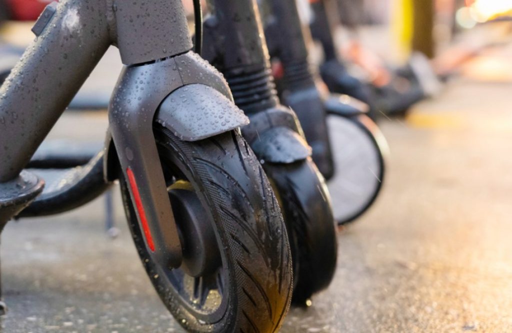 Trottinette électrique étanche à la pluie ou pas ? 