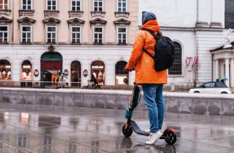 Peut-on utiliser une trottinette électrique sous la pluie ?