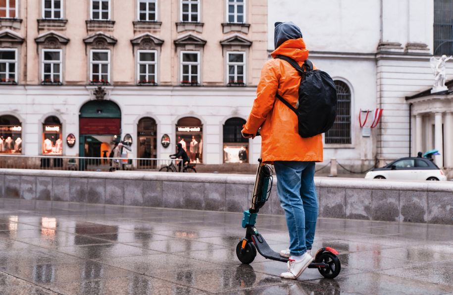 Peut-on utiliser une trottinette électrique sous la pluie ?