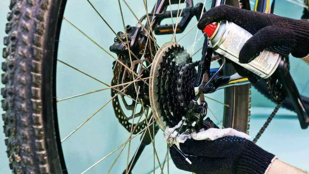 Comment graisser la chaîne du vélo électrique